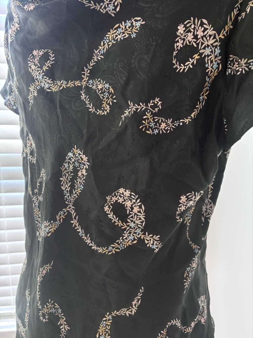 Jones New York Women's 100% Silk Floral Blouse - Picture 5 of 10